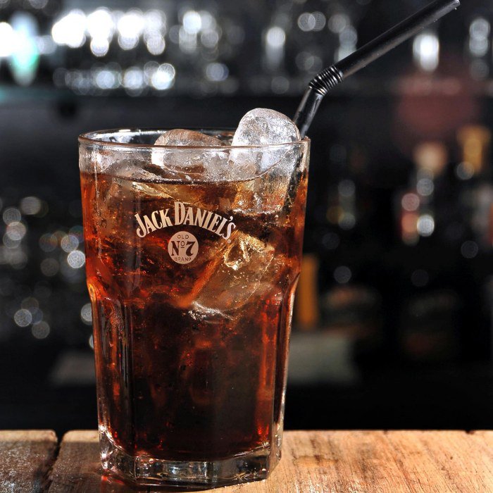 Jack's Vanilla Coke Cocktail Image