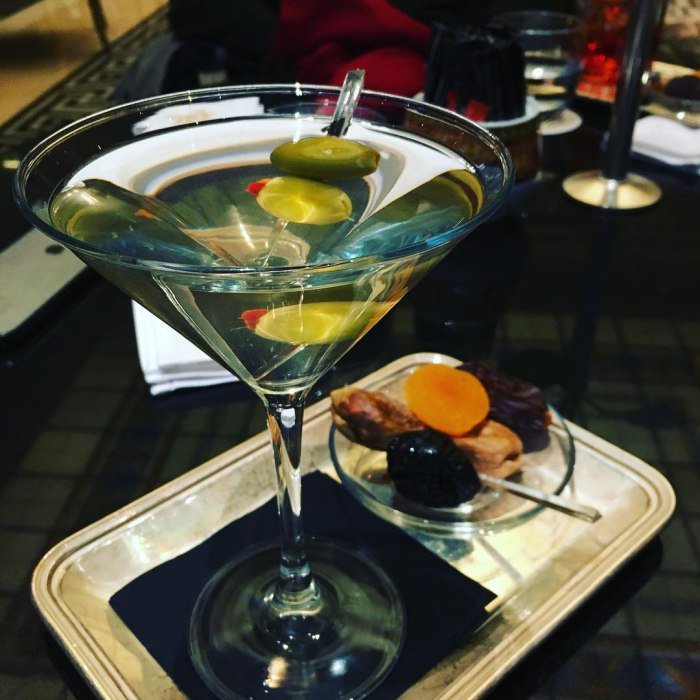 Dirty Martini Cocktail Image